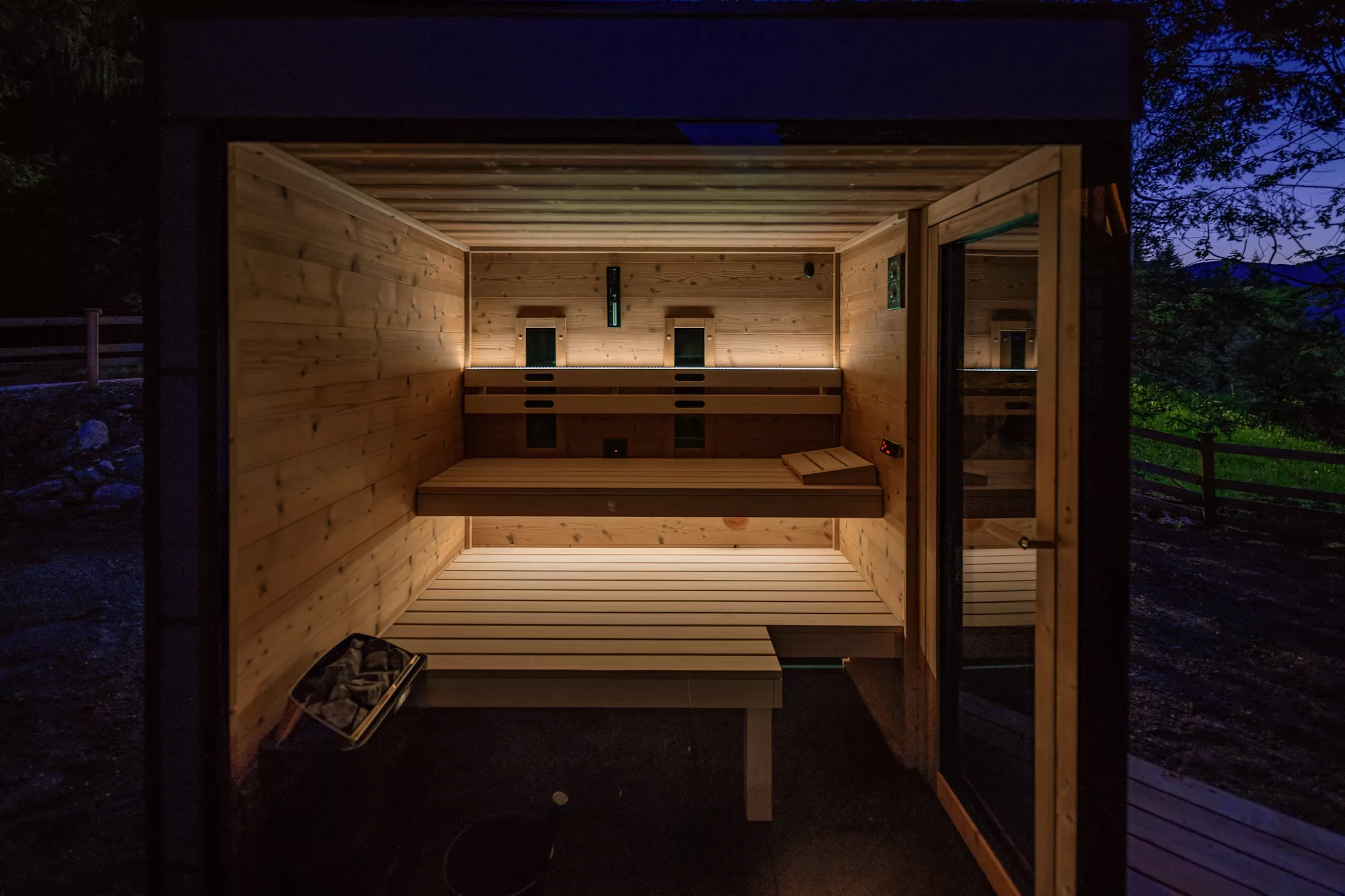 Blick in die außenliegende Sauna vom Almchalet Nina Blick in die außenliegende Sauna vom Almchalet Nina