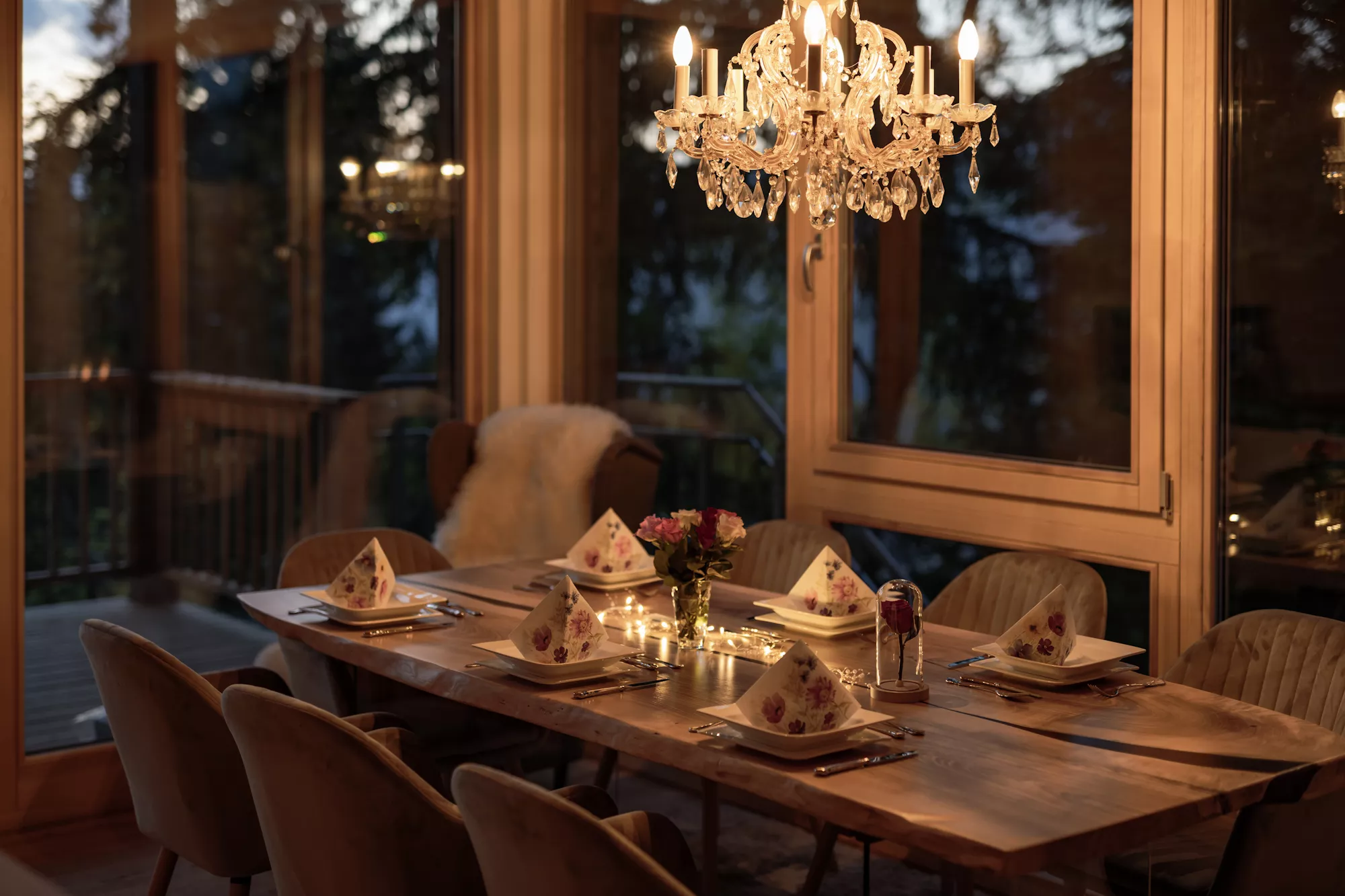 Abendstimmung gedeckter Esstisch Almchalet Nina © Thomas Kaiser Abendstimmung gedeckter Esstisch Almchalet Nina © Thomas Kaiser